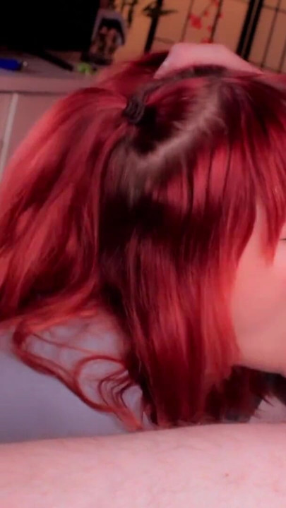 親友が中出ししてから、彼の巨大なチンコをディープスロートする | クリップ 2