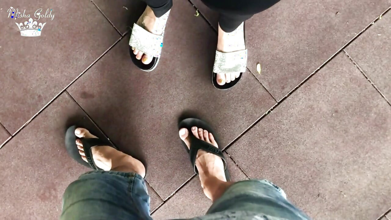 내 새 새 슬리퍼는 야외에서 매달려