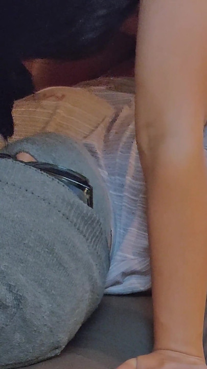 Une femme de ménage se fait prendre en plus par son patron