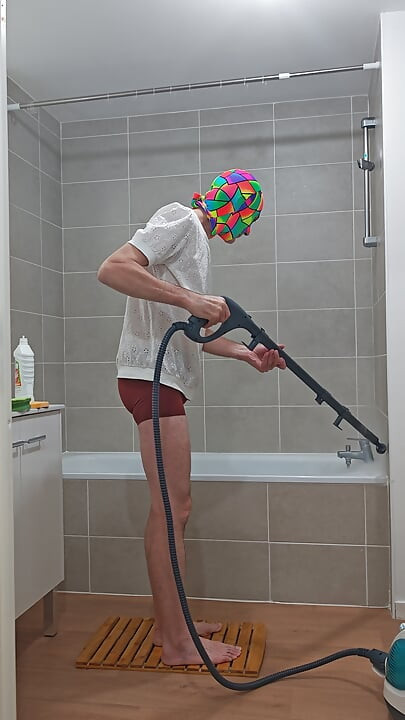 I'm finishing the steam cleaning of the bathtub (episode 3)