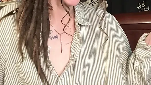 Ibu menemukan fetish merokokmu dan membuat fantasimu menjadi kenyataan