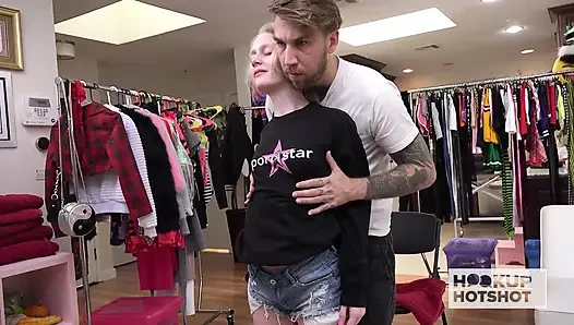 Bts - sıska Emma Starletto Bryan Gozzling tarafından sikilmeyi seviyor!
