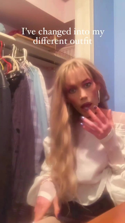 Dögös harisnyás sissy kemény szerszámra készül