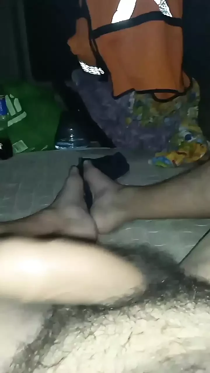 我在河里看到一个洗澡，我带着她，走进我的卡车，抽完我的牛奶，直到我把所有的手和头发填满。