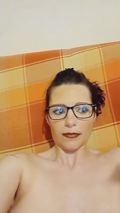 Спекотна краля з великими