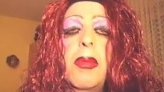 Mandy fumando drag queen