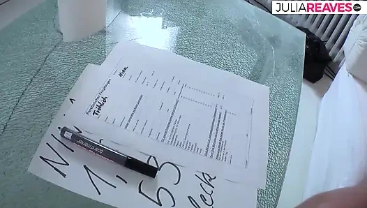 Büyük dildolu genç sarışın