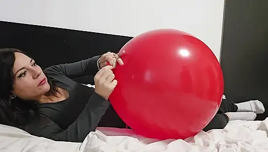 Patlamayan bir mega balonu siktir et, üflemeye