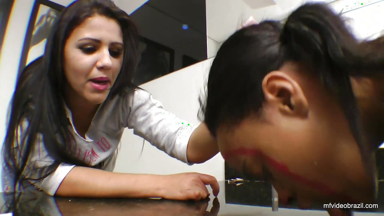 Spitting Girl - Swallow all my spit fucking bitch! - By Aline Cruel and Vaninha