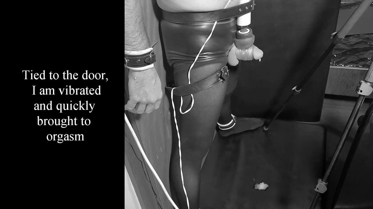 床に射精してオーガズムを台無しに