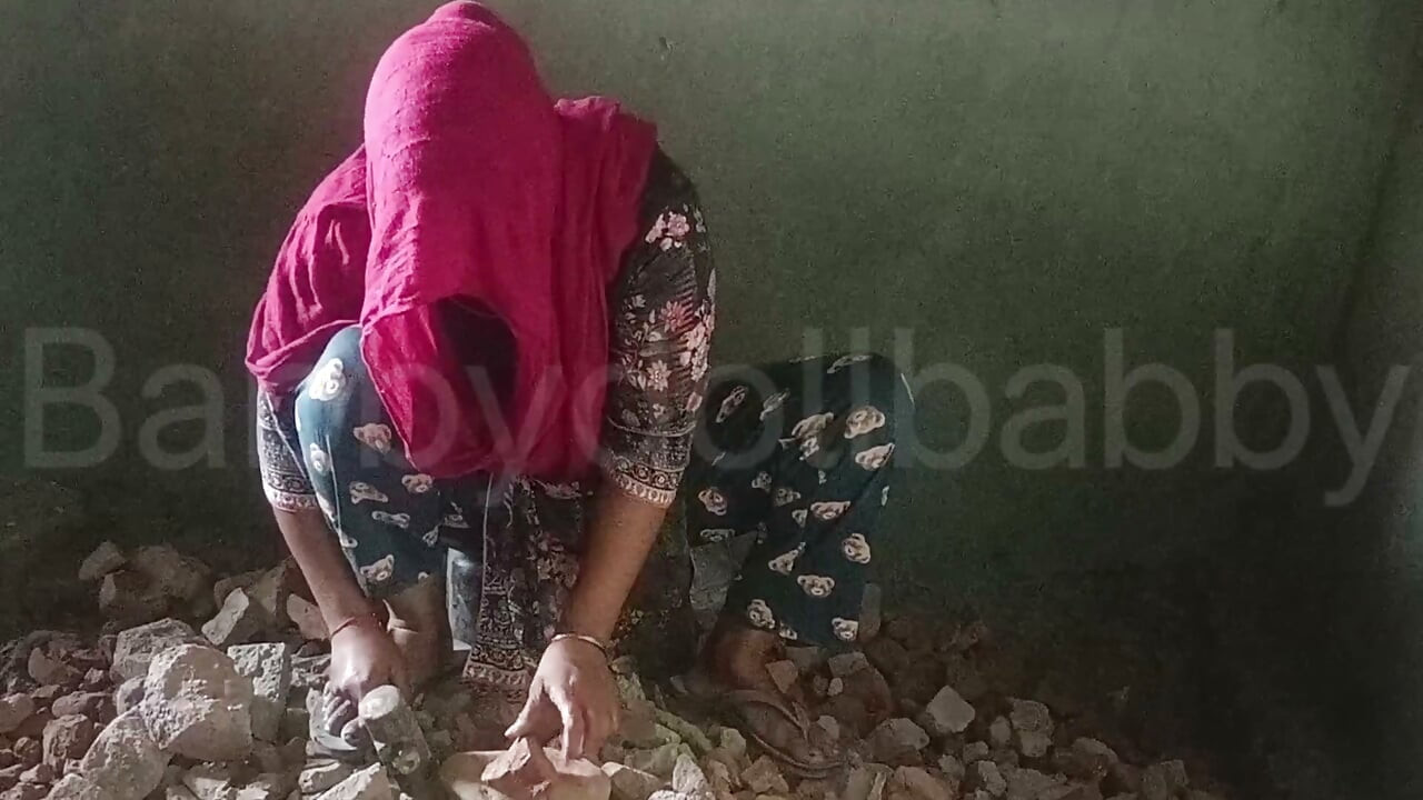 Labour Woman Seduced by House Owner