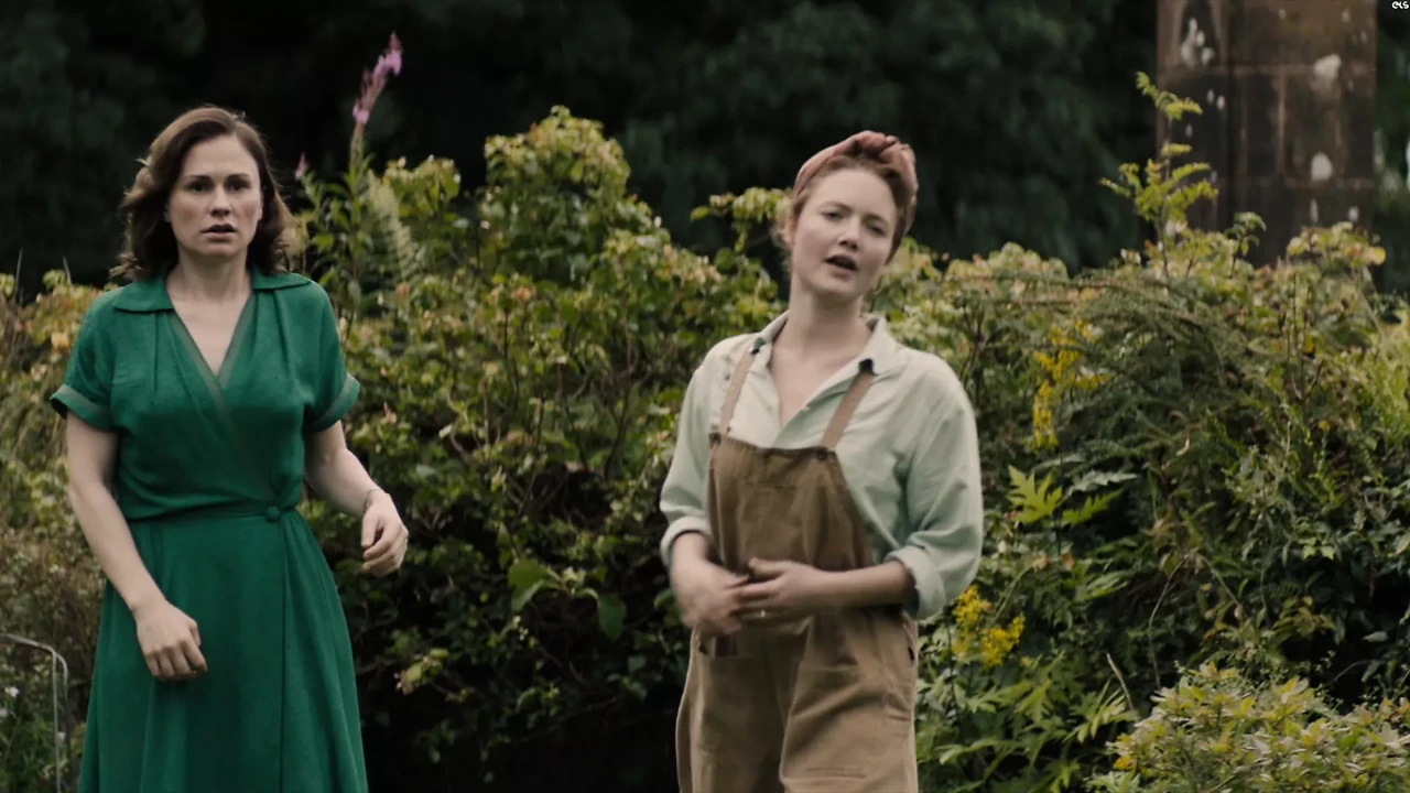 Anna Paquin和Holliday Grainger - “告诉蜜蜂”