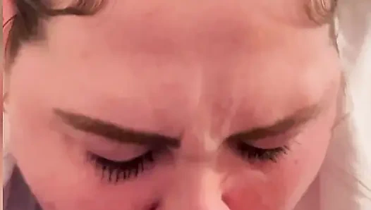 Сводная сестренка сосет у меня, пока моя бывшая в разврате продолжает звонить мне глупым шлюхам