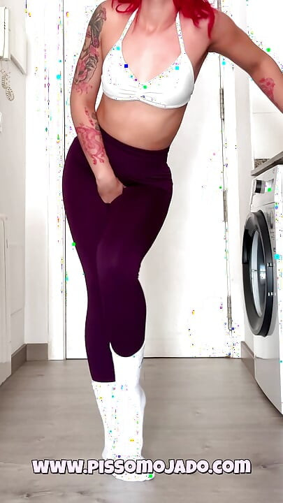 Tiener plasongeluk na de gym: Thuis gekomen met een enorme plasdrang en in haar legging gepist