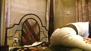 Сексуальная африканская блядь сосет белый член, интенсивно трахается, камшот