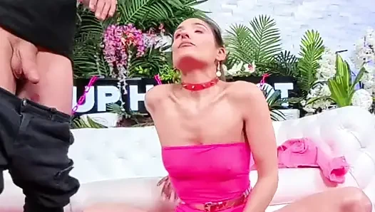 Ava Alex'in ağzında bir dildo ve amında büyük bir yarak!