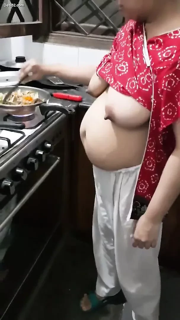 Desi Pregnant Maid Flash her tits in kitchen