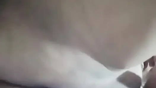 Öğle yemeğinden sonra amcığımı oynuyorum