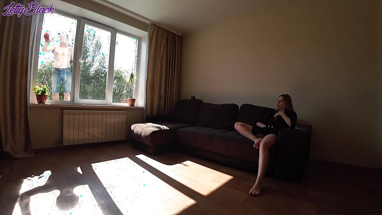 Sexy manželka podvádí manžela s čističem oken
