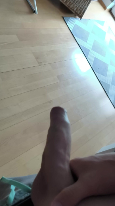 I'm showing my cock to the world for the first time