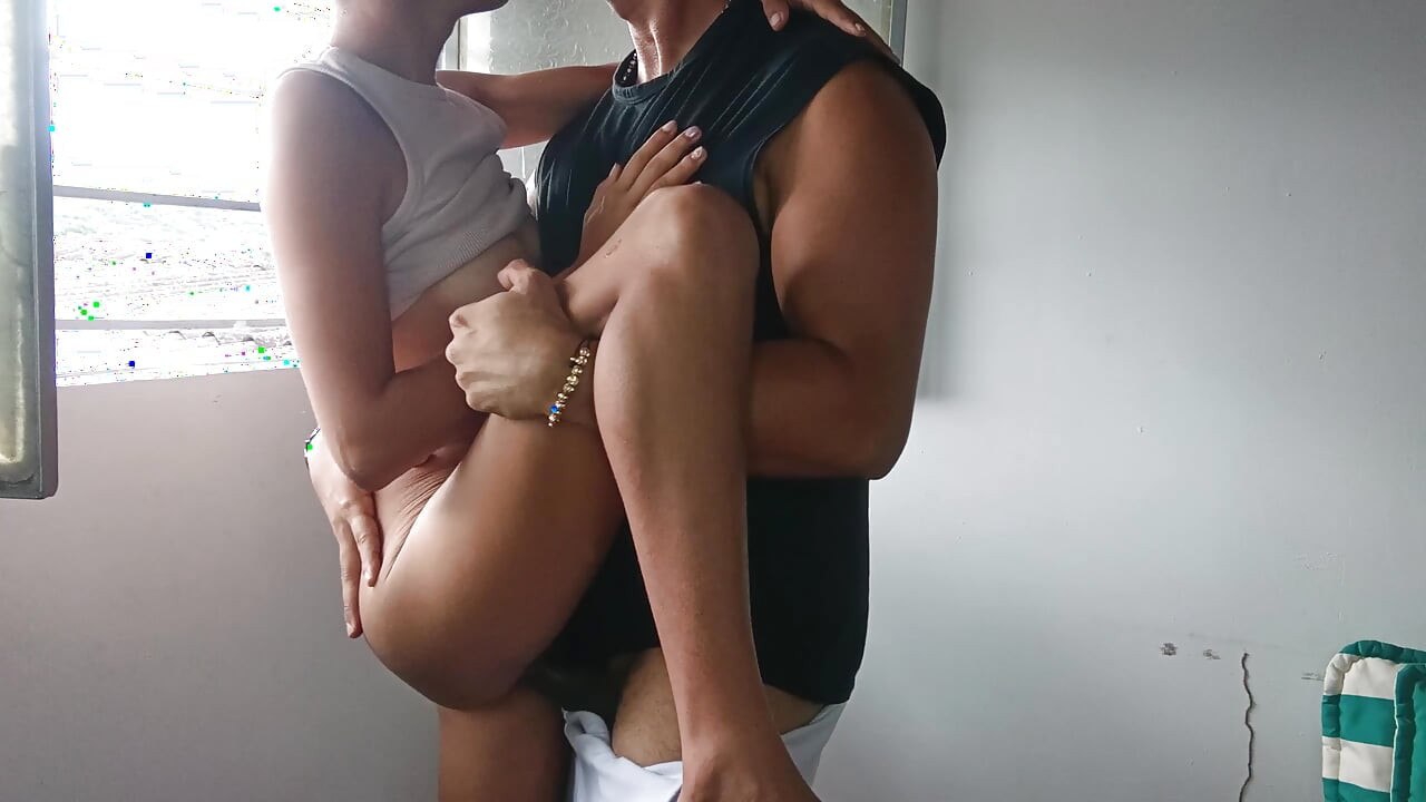 Eu seduzi minha meia-irmã rica para me deixar transar com aquela buceta sem camisinha