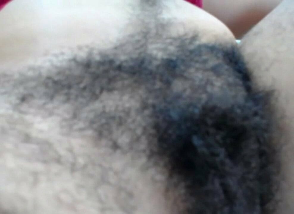 Hairy mature cunt close-up, amateur