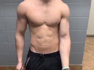 Sexy muskulöser junge