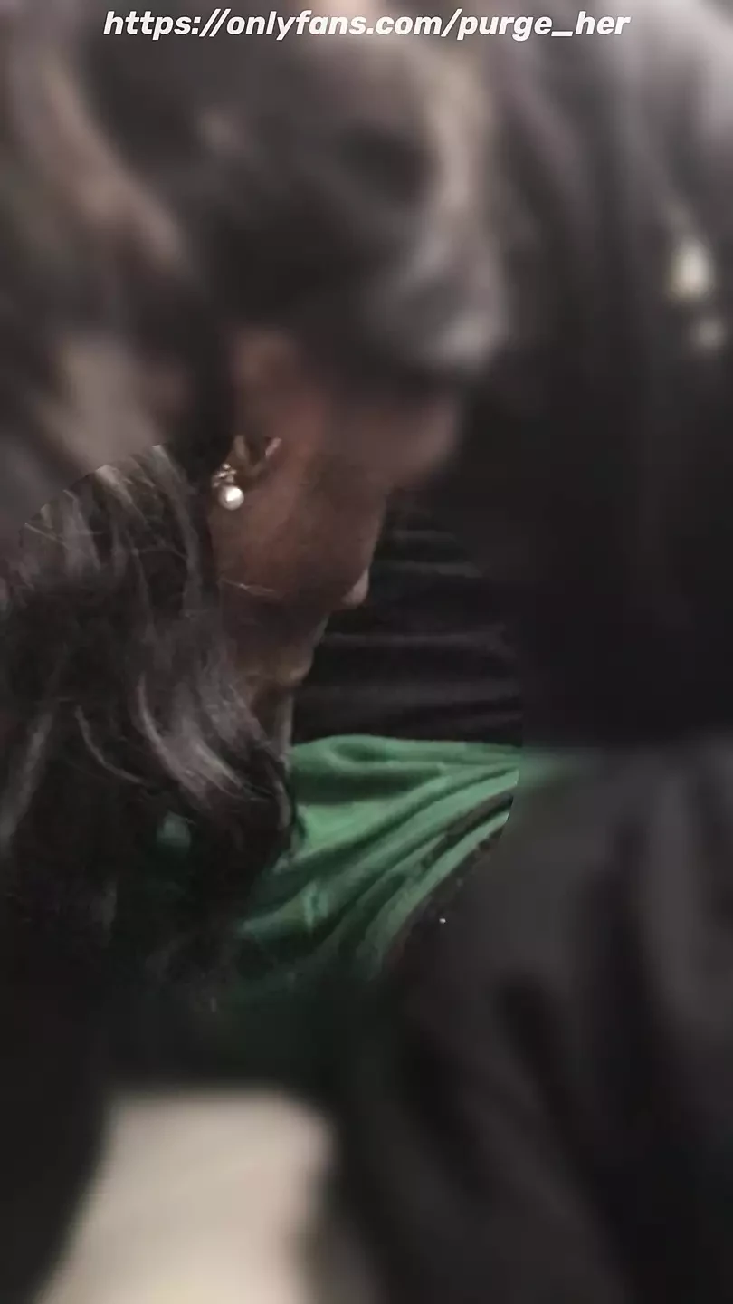 Big lips grips big dick in the backseat. Subscribe to my ONLYFANS it's FREE