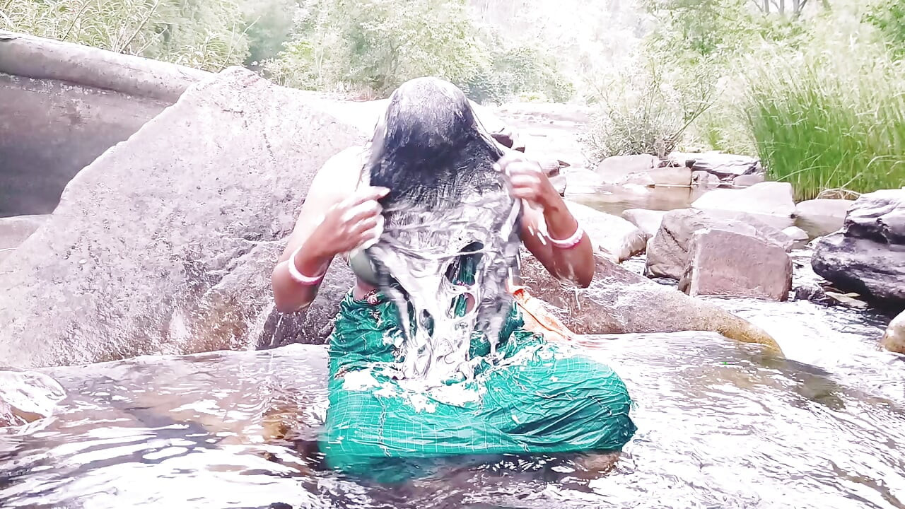 Seidentante, bad im freien sex im Wasserfall, Telugu, Dirtytalk.