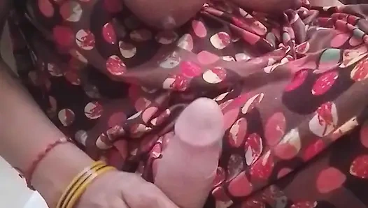 Apni bhabhi se hand Job karaya or sex kiya