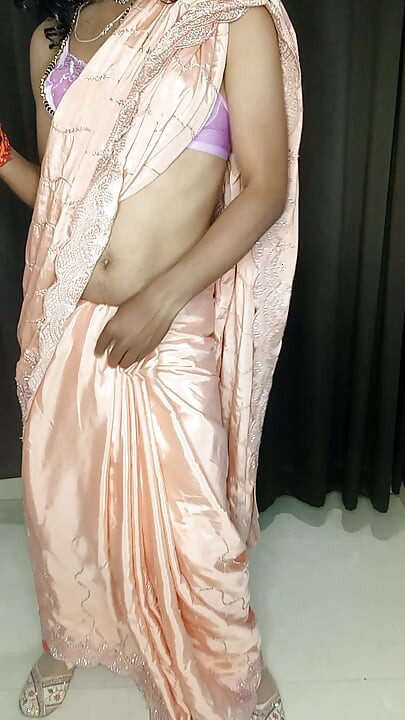 Stuning housewife sexy saree and tit bra panty