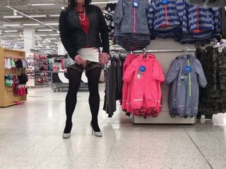 Crossdresser openbare blootstelling in supermarkt