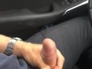 Masturbándose en coche con kik