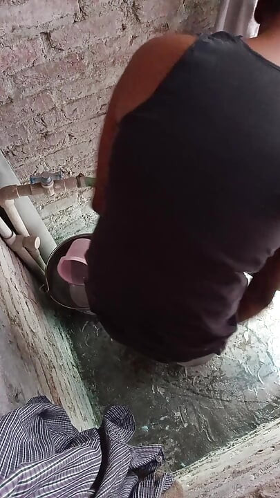 Ateşli duş ve tonlu vücudumu derinden temizliyorum