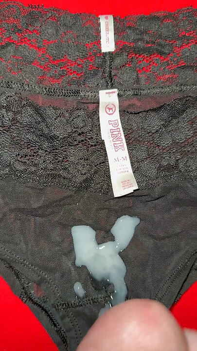 妻のパンティに射精 25
