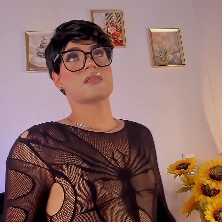 Femboy Ken Sissy Bertindak Seperti Pointe Dan Menari Seksi Untuk Anda