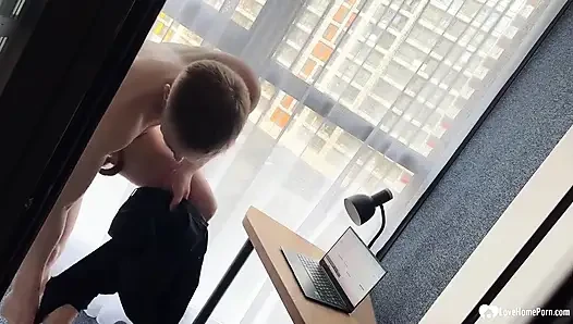 Azgın sarışınla riskli balkon seksi