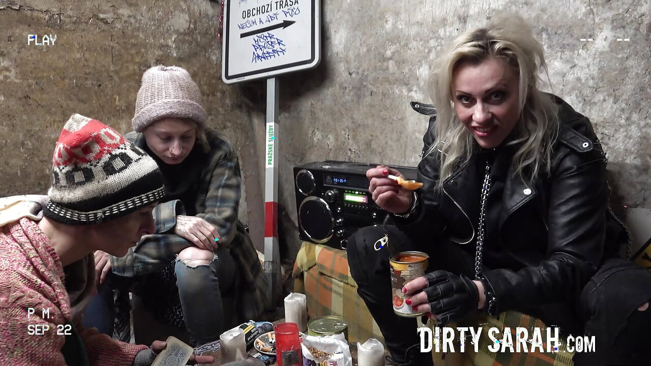 Dirty Mattress Fuck Fest (Dirty Sarah)