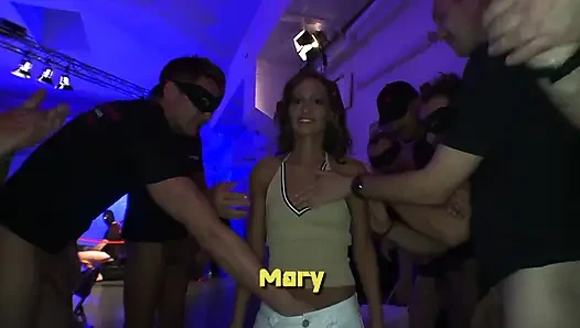 Empat pelacur latina basah fisting, muncrat dan jilat memek di pesta seks lesbian hot