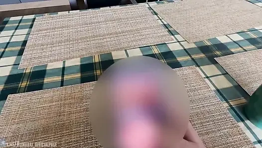 Eli yatak mekanizmasına sıkışan üvey oğul büyük göğüslü üvey annesini sikiyor
