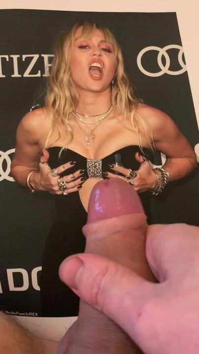 Drkanje nad miley cyrus (počast)