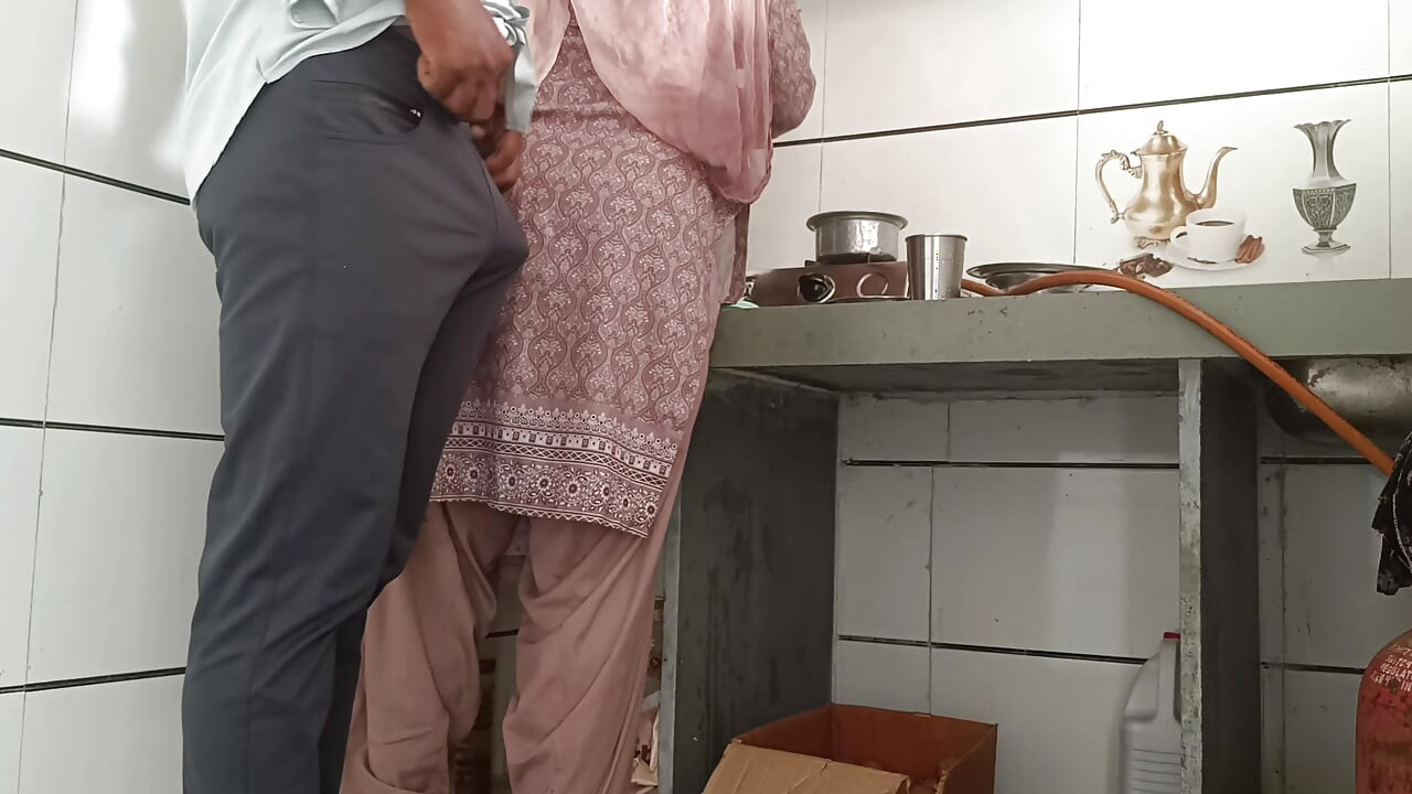 Rasoi mein bhabhi ji ke sath masti