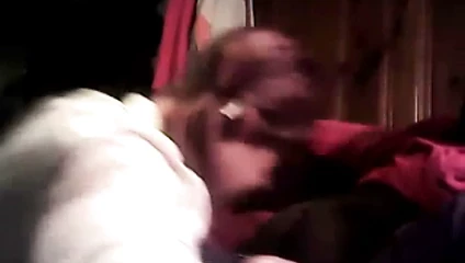 Korkak kaltak, babasının bbc'sini ağzı ve boğazıyla çalışıyor