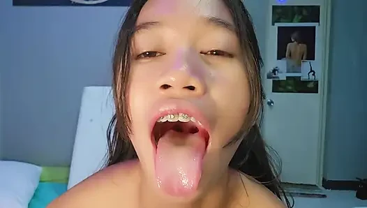 Tante ayah tiri lagi asik muasin memeknya