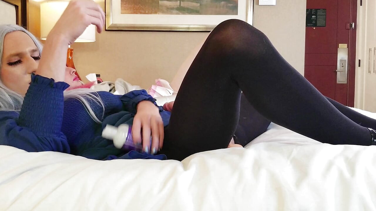 Muito bonita crossdresser fodendo e chupando ruiva Tgirl Raw - compilação 9