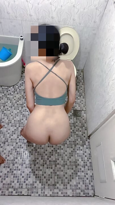 Viral footage of peeping a perverted couple in a campus toilet