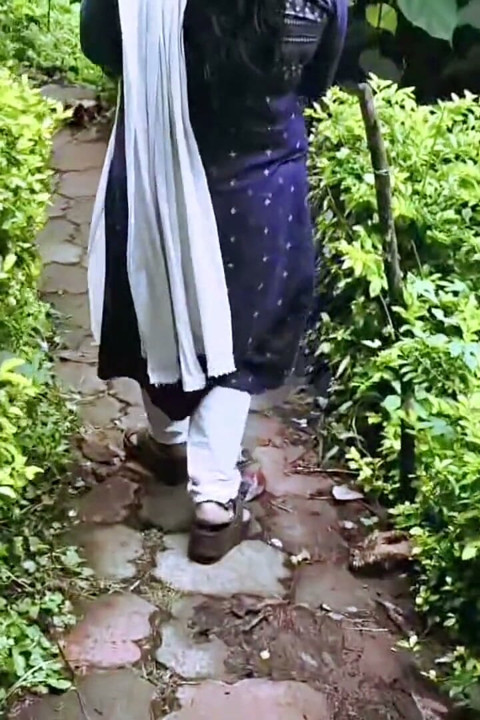 A Sexual Encounter with an Attractive Stranger Met in the Village Park