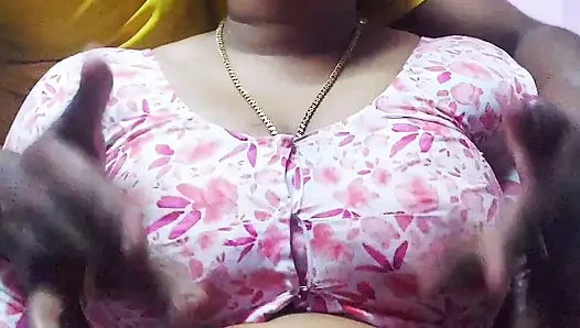 Hot Aunty has sex with Varatia