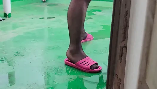 Külotlu çoraplı sidik deliği