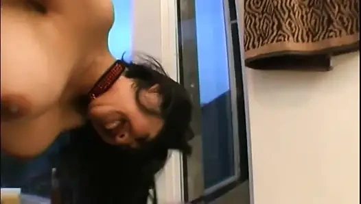 Japanisches teenie hat einen harten sex mit seinem europäischen freund